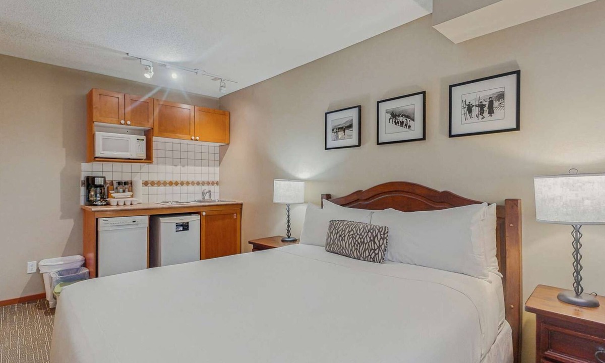 Village North Hotel | Whistler - Cascade Lodge 435