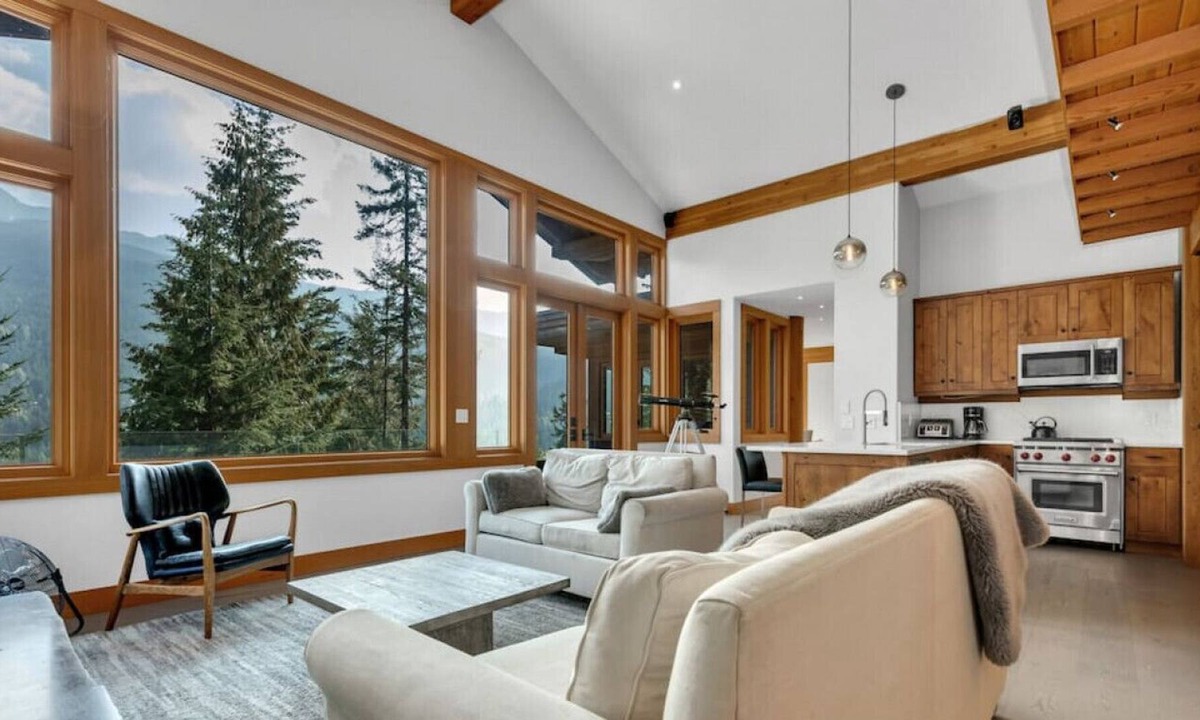 Whistler Creekside Ski Chalet | Whistler Chalet Getaway - 4 Bedroom With Hot Tub