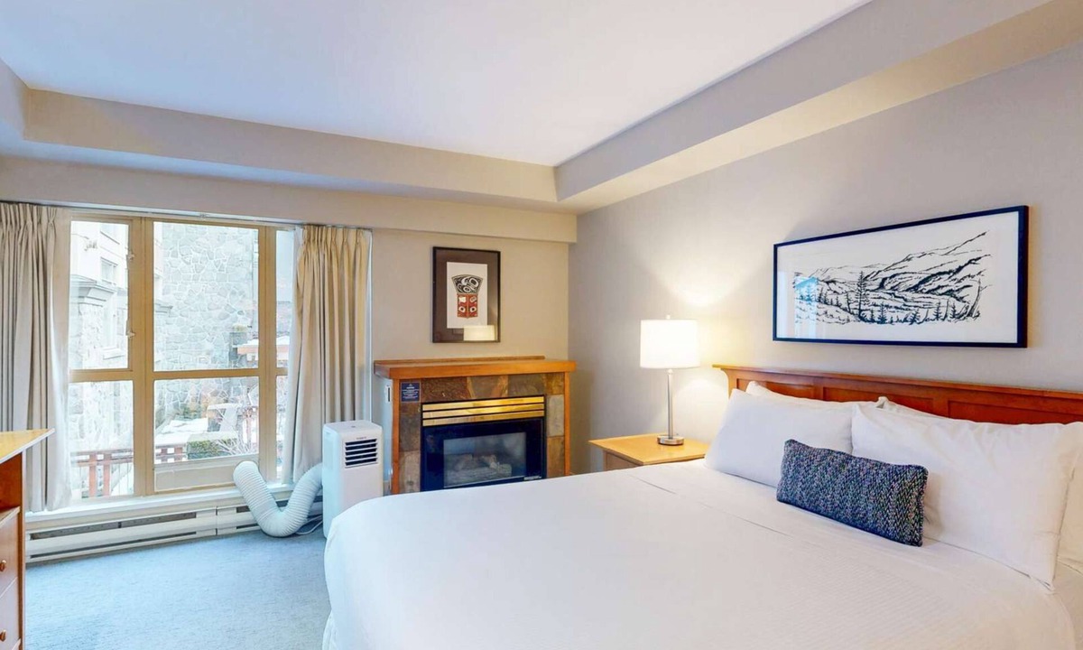 Whistler Village Hotel | Whistler - Whistler Peak Lodge 315