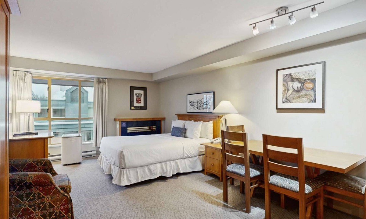 Whistler Village Hotel | Whistler - Whistler Peak Lodge 416