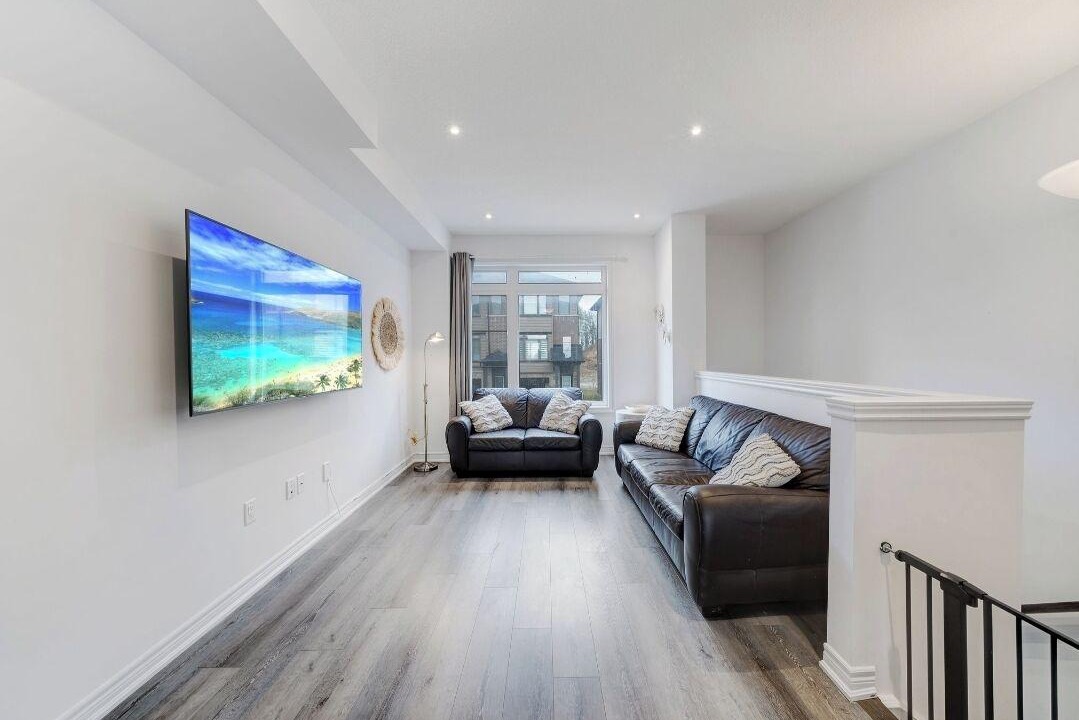 Paris House | Whole House 4 BR 3.5 WR, 2 km to H.W 403 & Downtown