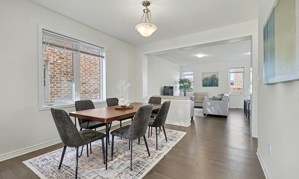 Whitby House | Willow Nest - 5 Beds, 2.5 Baths, 3 Park, Backyard, Thermea Spa