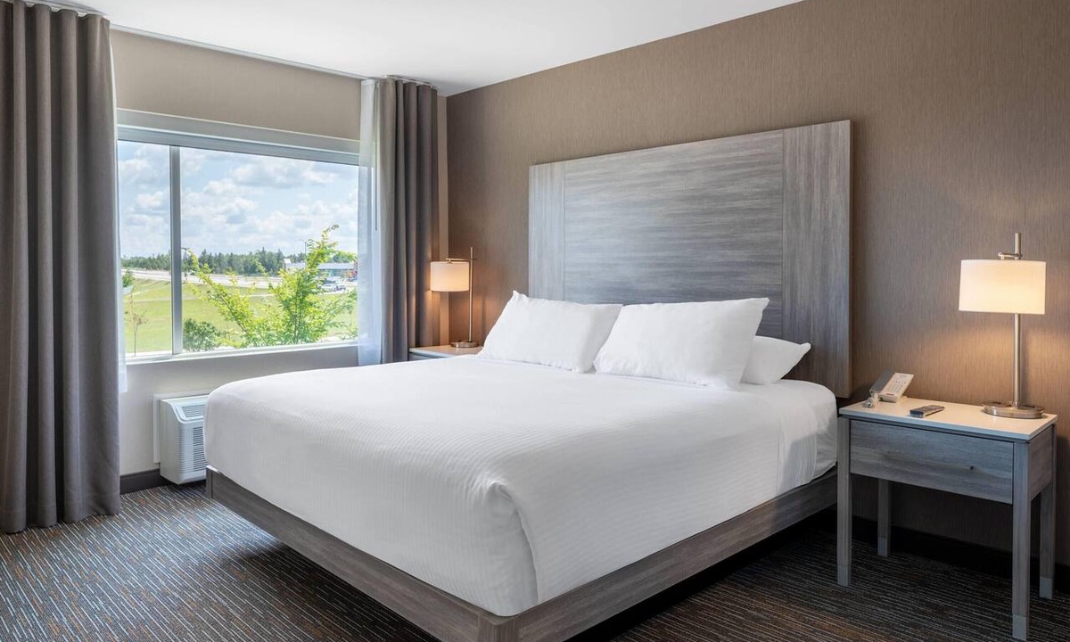 Ottawa Division Hotel | Wingate by Wyndham Kanata West Ottawa