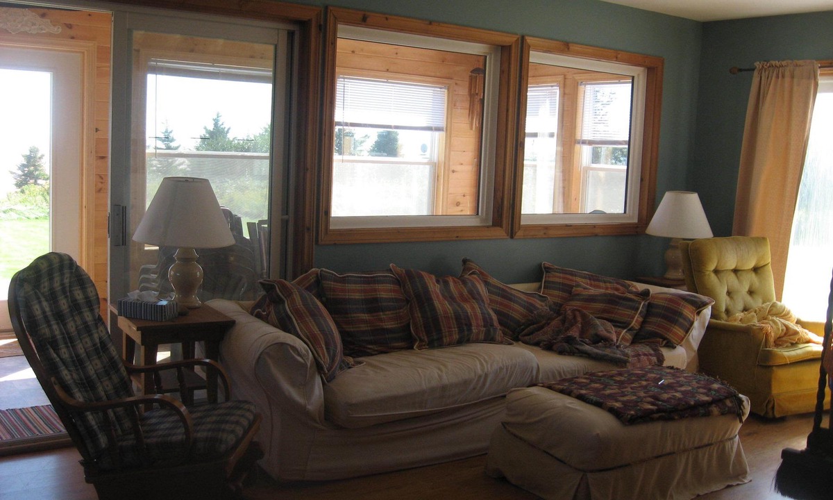 Chelton House | Winterized beachfront cottage with fireplace, screened in porch and deck