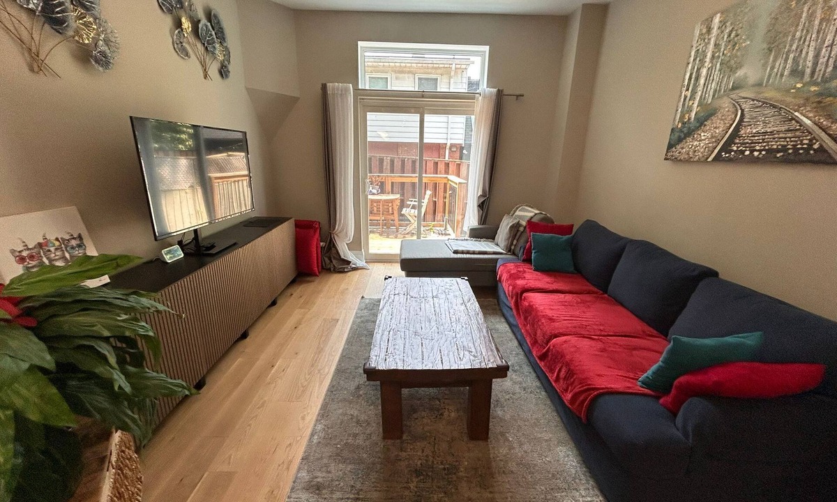 Parkdale House | World Cup Toronto Stay | Stylish 2BR in Roncesvalles/Easy Transit BMO/Yard/BBQ