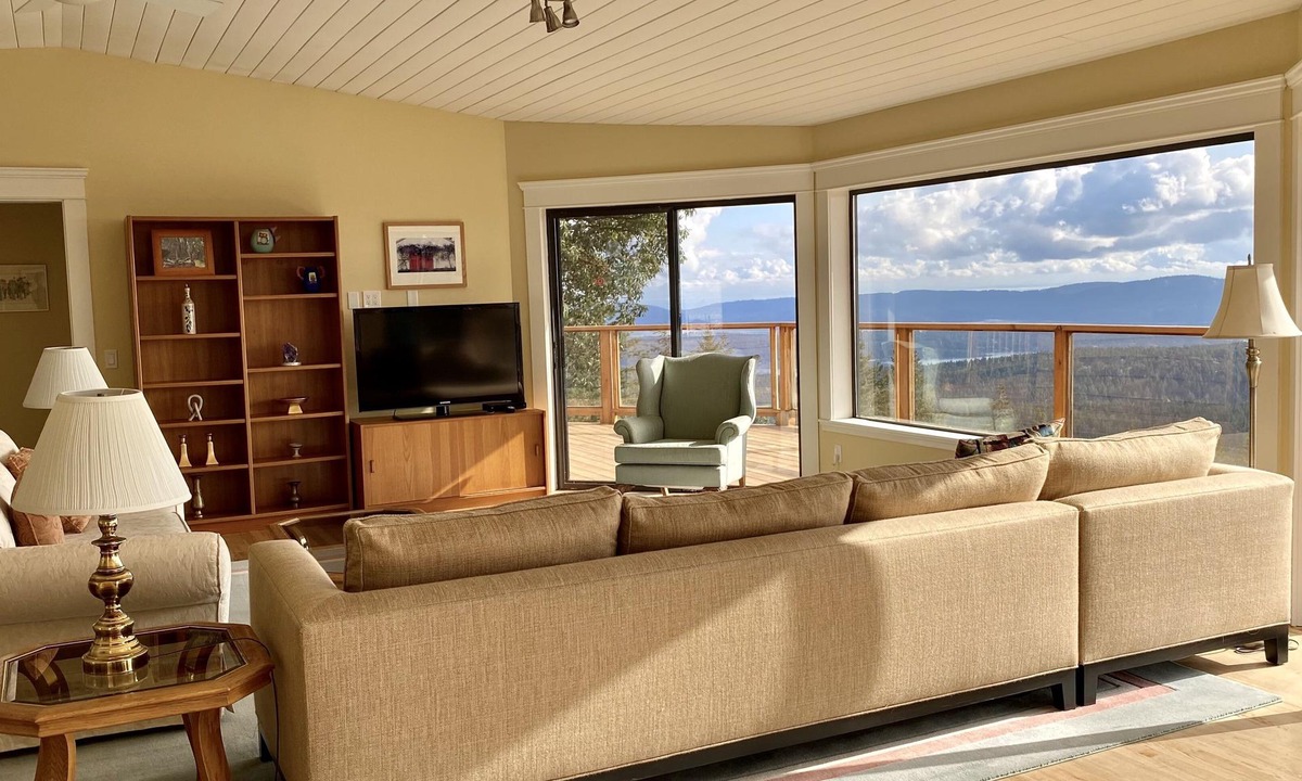Salt Spring Island House | World Peace House Salt Spring Island OceanMountainViews formerly Majestic View