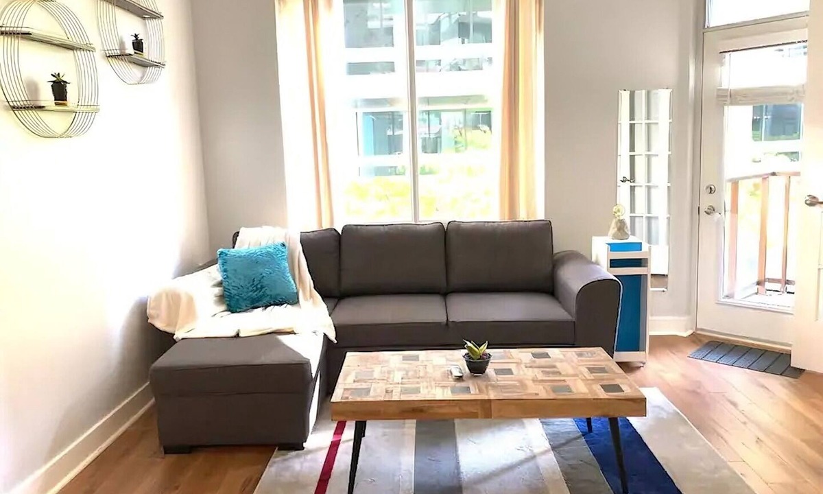 Church and Wellesley Apartment | Yorkville Bloor Suites- 2 minutes walk to Transit