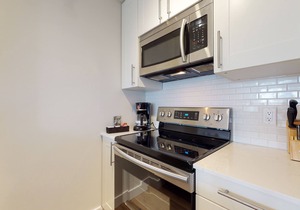 Aspens #461 Prime Ski-in Ski-out Location! Pool, Hot tubs, BBQ, sleeps 4