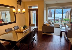 Lakefront, pool, hot tub, exc room. Book now for Aug 16
