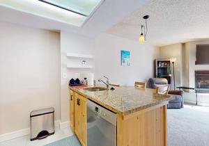 Marquise 316 1 bed/1 bath Suite, Pool, Ski in/Ski out on Blackcomb Mountain