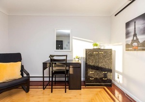 Newly Renovated - Modern 2BR with King Bed - Near Downtown!