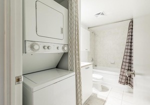 Stunning 1BR Condo in Great Downtown Location. in Toronto