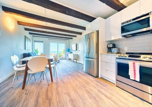 Suite 204: Beautiful 3-Bedroom Beachfront Townhouse