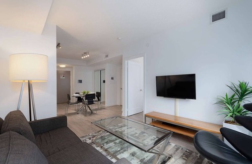 Toronto Entertainment District Apartment | 1 Bedroom/1 Bathroom Suite