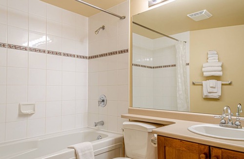 Sun Peaks Cabin | 1 bedroom apartment in village centre, ski in/out