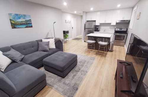 South London Apartment | 1-bedroom apartment in quaint Wortley Village, London