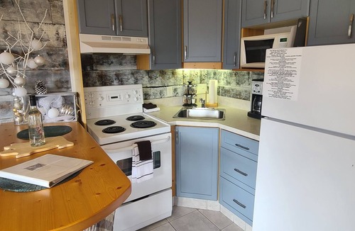 Apex Mountain Condo | 1 bedroom condo w/PRIVATE hot tub - sleeps 4!