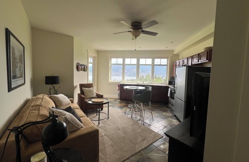 Okanagan-Similkameen House | 1 Bedroom Executive Lakeview Suite