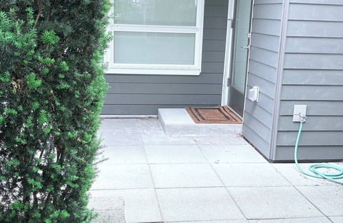Riley Park-Little Mountain Apartment | 1 bedroom in Cambie Village - 1 block from King Edward Skytrain station