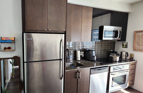 Mount Pleasant West Condo | 1 bedroom in midtown Toronto, with a pool and a gym, 6 minutes away from subway