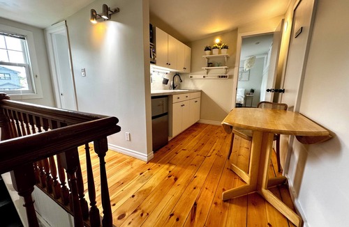 Carleton Place Apartment | 1 bedroom Suite: Kitchenette, parking, central - upper level