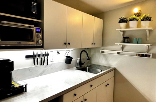 Carleton Place Apartment | 1 bedroom Suite: Kitchenette, parking, central - upper level