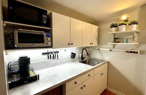 Carleton Place Apartment | 1 bedroom Suite: King, Parking, Upstairs, downtown