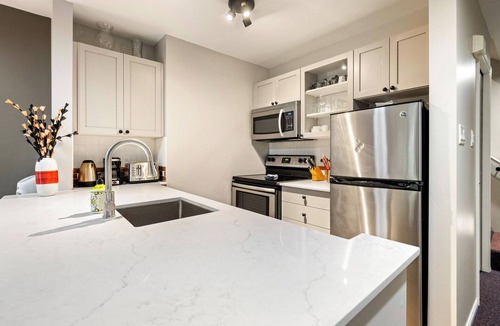 Village North House | 1 Bedroom Townhome With Private Hot Tub, Outdoor Pool, Free WiFi & Parking