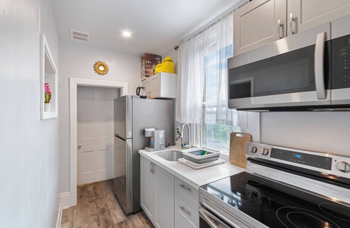 Barrie Apartment | 1 Bedroom Unit in Victorian Home in Barrie
