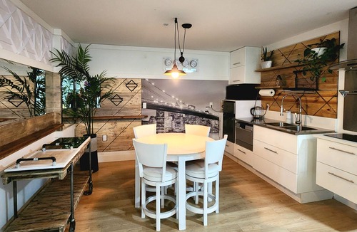 Abbotsford House | 1 - BR Travellers Basement Suite.NO Cleaning fee, Sumas Mountain Rd,Abbotsford