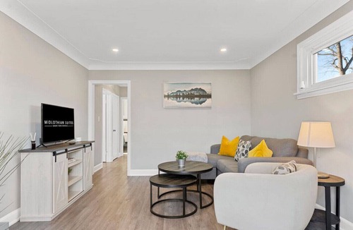 Burlington Apartment | 10 min walk to DT, stylish, free parking | IOB1