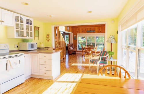 Chelton House | 100 steps out front to your red sandy beach!