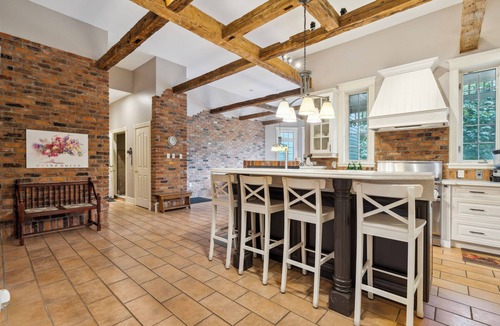 Norval House | 12 Acre Private Sport Resort & Spa Tennis Pickleball Sauna HotTub Pool Golf FIFA