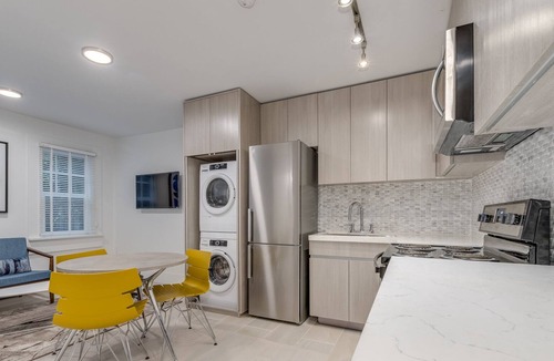 West End Apartment | 1425 Haro St - 2 Bedrooms - Downtown Vancouver