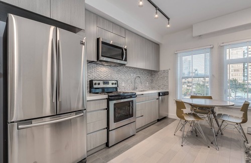 West End Apartment | 1431 Haro St - 3 Bedrooms - Downtown Vancouver