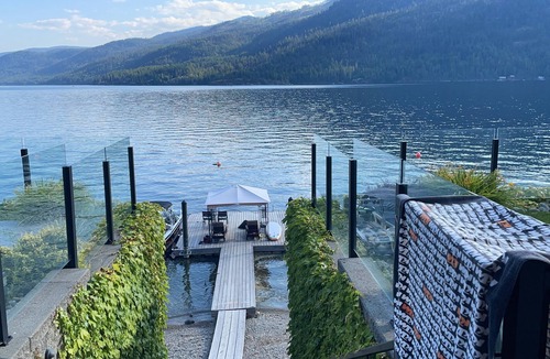 Christina Lake House | 157 Brown rd, Lake front 2 bd suite