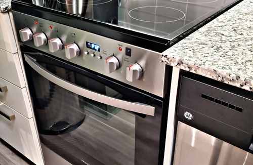 Little Portugal Condo | 1Bedroom Sub-penthouse Luxurious New Condo with Gorgeous Views, downtown Toronto
