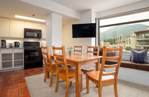Whistler Village Condo | 1BR | Carleton Lodge | Unbeatable Mountain Base Location | Ski in/out | | Free Parking