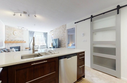 Village North Condo | 1BR + Den | Marketplace Lodge | Gas Fireplace | Village Location | Complex Hot Tub