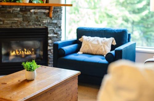 Upper Village House | 1BR in Marquise, Close to Ski Hill, Pool, Sauna, Hot Tub, Fitness Suite, Fireplace