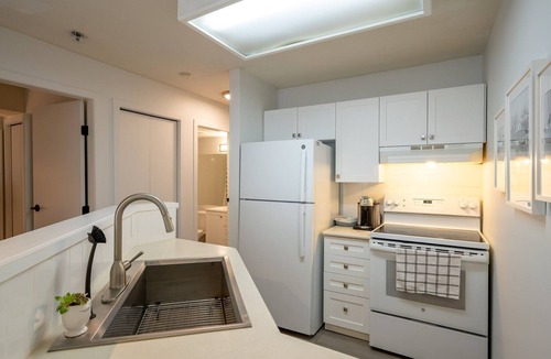 Whistler Village Condo | 1BR + Sofa Bed | Marketplace Lodge | Village Location | Mountain Views | Parking