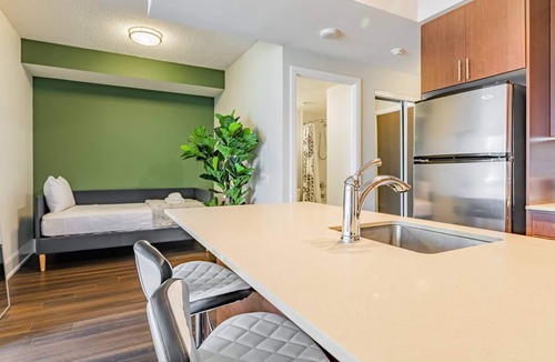 Fashion District Hotel | 1King 1Queen 1Twin Beds/CN TowerView/Luxury Suite