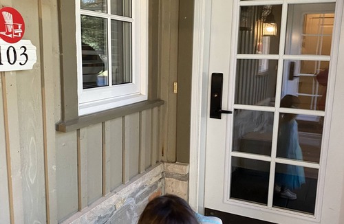 Seguin Villa | 2 BDRM villa in Rocky Crest Resort, Muskoka. Sleeps 6. No pet. No smoker