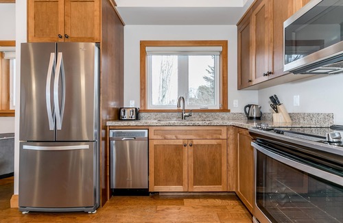 Muskoka Lakes Villa | 2 bed 1.5 bath cottage on Lake Muskoka