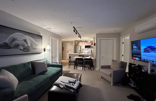 Village North Hotel | 2 Bed 2 Bath plus sleeper sofa sleeps 6 Deer Lodge heart of the village stroll