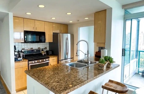 Yaletown Condo | 2 bedroom + 2 bathroom Yaletown condo with view of the False Creek Marina