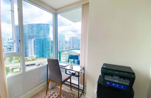 Yaletown Condo | 2 bedroom + 2 bathroom Yaletown condo with view of the False Creek Marina