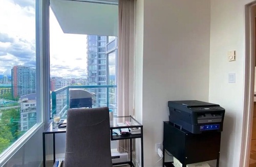 Yaletown Condo | 2 bedroom + 2 bathroom Yaletown condo with view of the False Creek Marina