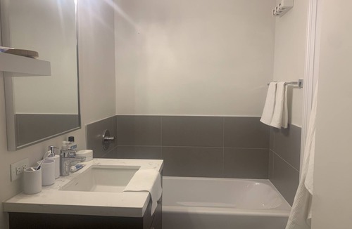 Midtown Toronto Condo | 2-bedroom, 2-bathroom condo in stylish Yorkville. Parking & in-suite laundry Inc