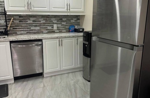 Churchill Meadows House | 2 bedroom 2 Full Bathroom Renovated Apartment Aprox 1500 Square Feet - Modern